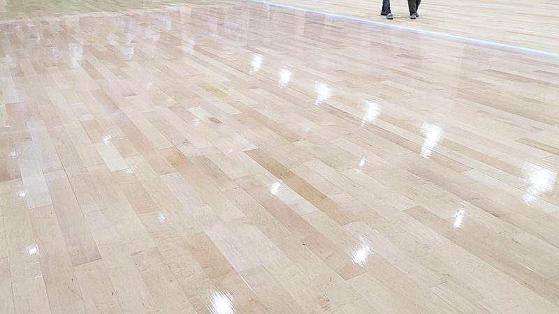 锁扣地板品牌对比：技术底牌与市场分层